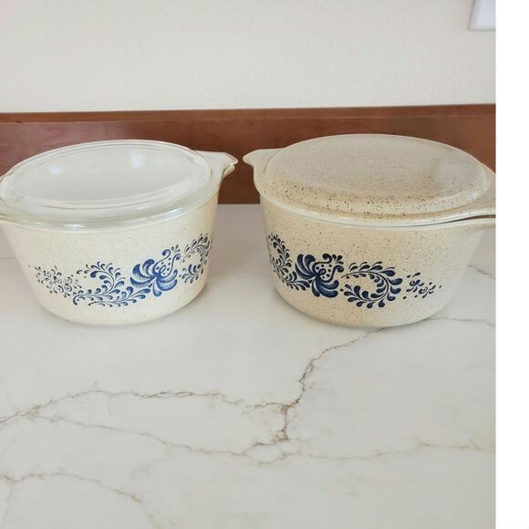 Vintage Pyrex Homestead Casserole Cinderella Style with Lids Set of 2 - Picture 1 of 7